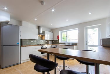 6 bed house, Crwys Place, Plasnewydd, Cardiff, CF244NS - Image 1